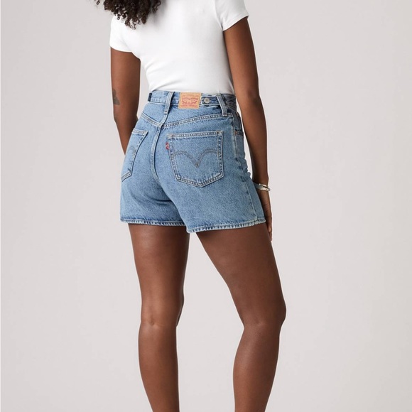 Levi’s Cinch Mid-Thigh Women's Shorts Light Blue Jean Shorts - Picture 4 of 10